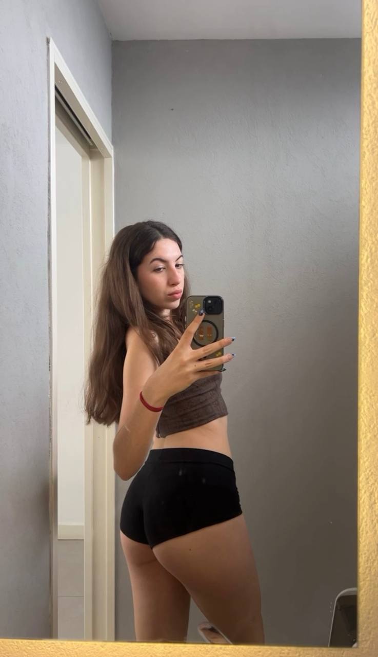 Amber in her underwear in Changwon