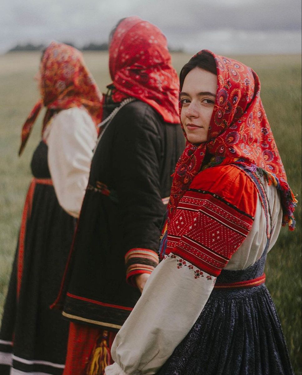 Women in Slavic costumes in Changwon