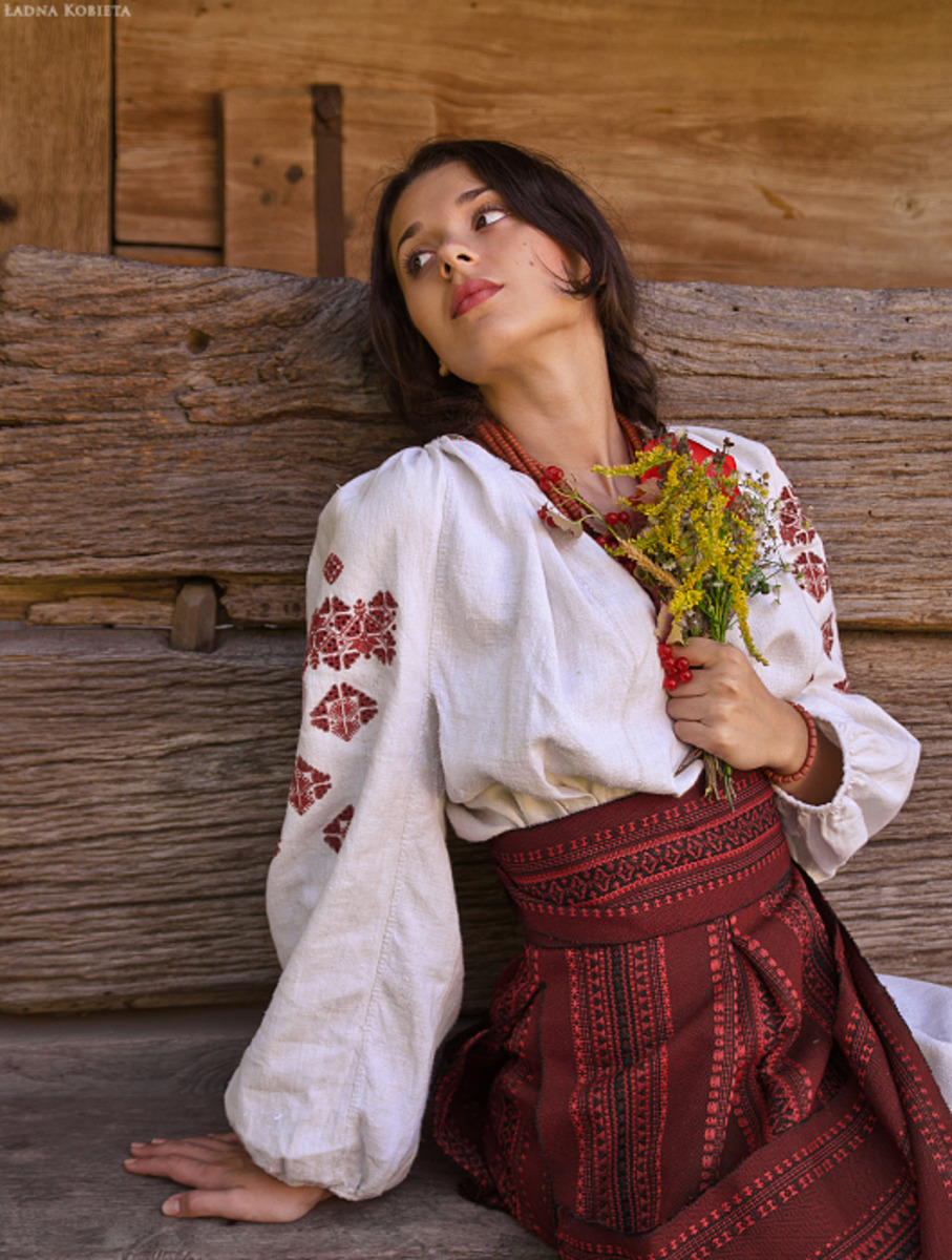 Girls in Slavic costumes in Changwon