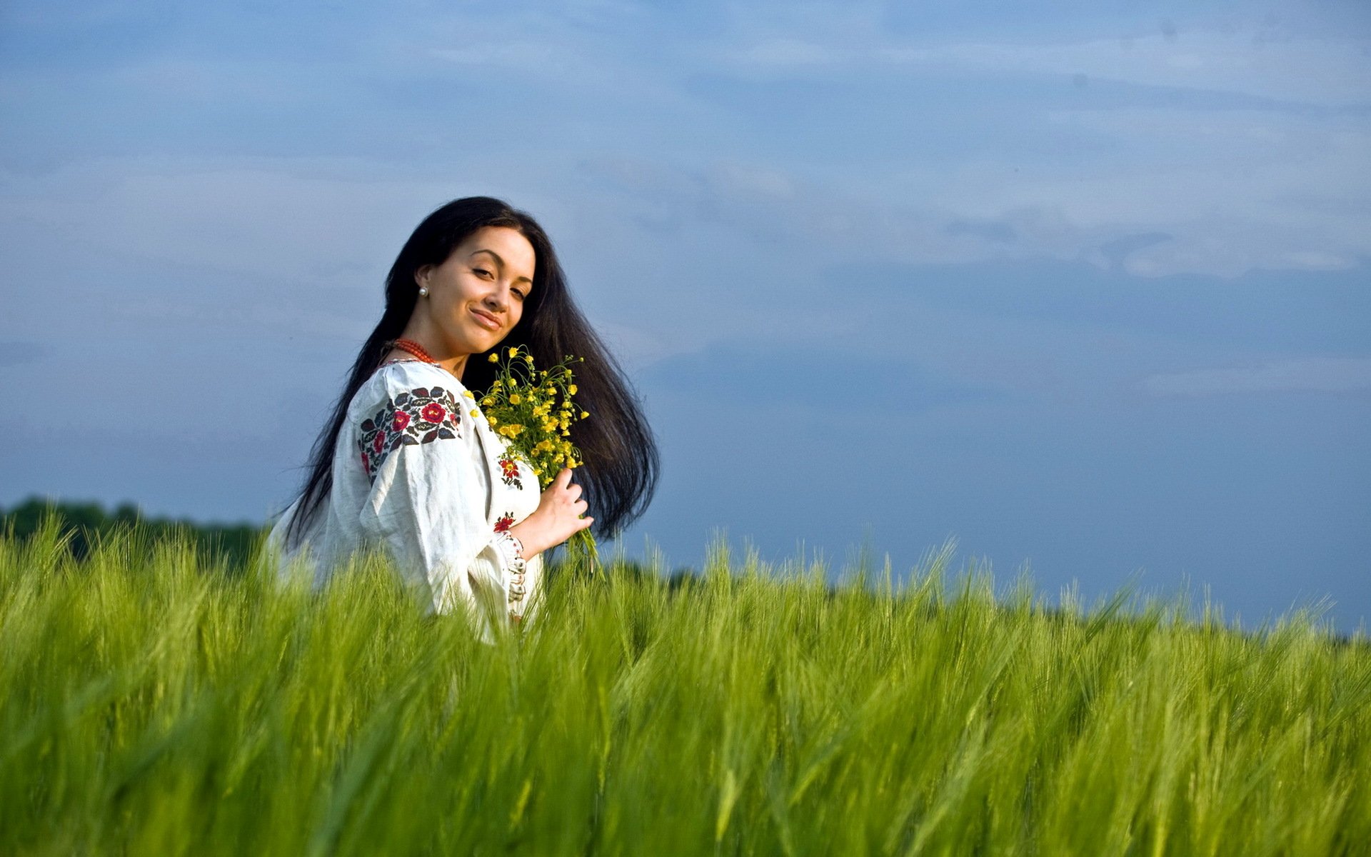Girls in Slavic costumes in Changwon