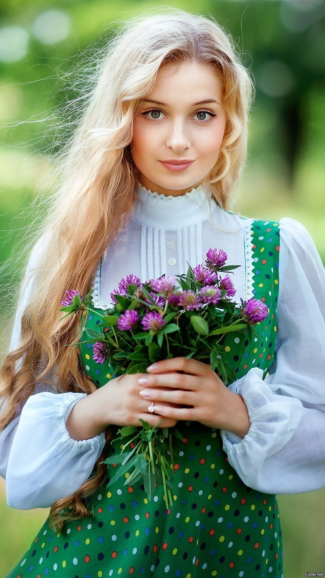 Girls in Slavic costumes in Changwon